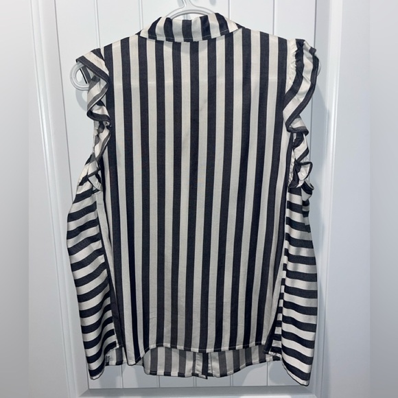 Evereve BB Dakota Seas The Day Navy & White Striped Button Down Tank Top Size L - Picture 3 of 11